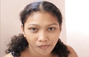 XXX Sexy curly pporno trio chica juguetes en leva
