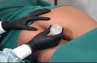 XXX viejo hombre perforando su coño mientras ve trios tetonas xxx porno