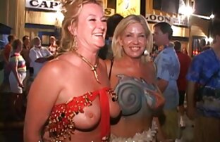 XXX Horny Babe chupa y monta trios caseros amater una polla dura