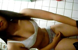 XXX Alura juega con el coño xxx de trios mojado